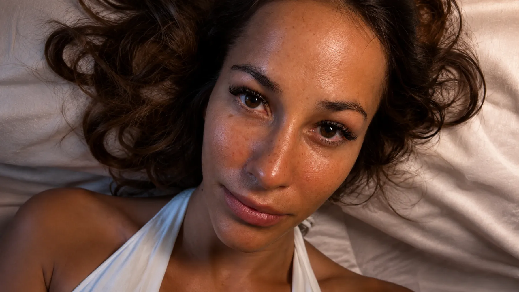 Mirada con pestañas efecto natural